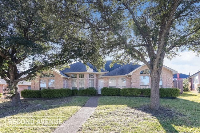 Building Photo - 616 Elm Falls Pl