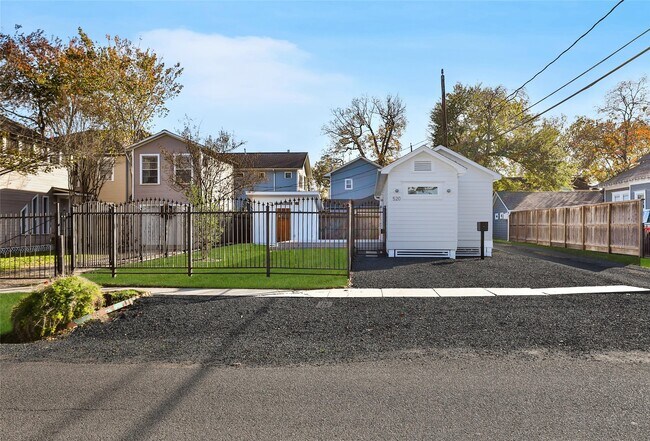 Photo - 520 W 15th St