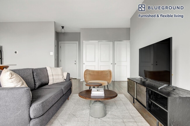 3266 N Clark St Unit PL FL3-ID472