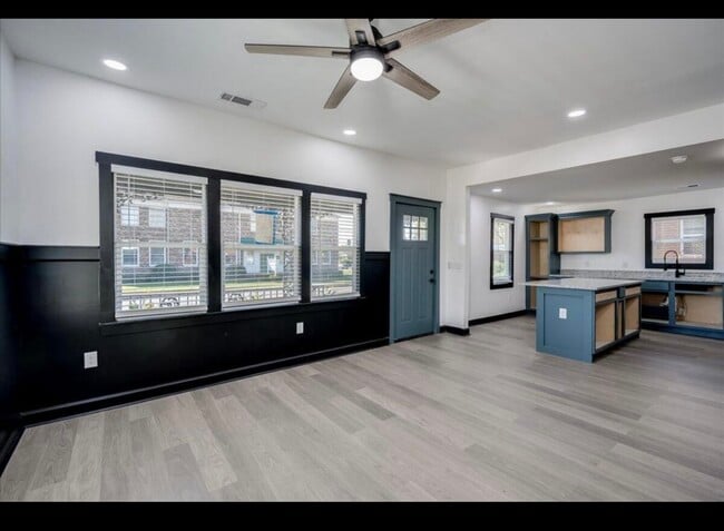 Building Photo - 1335 Conklin Ave Rental
