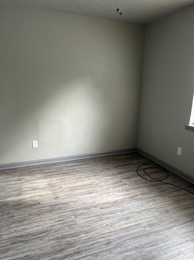 Building Photo - 487 Williams Ave Unit 3 Rental