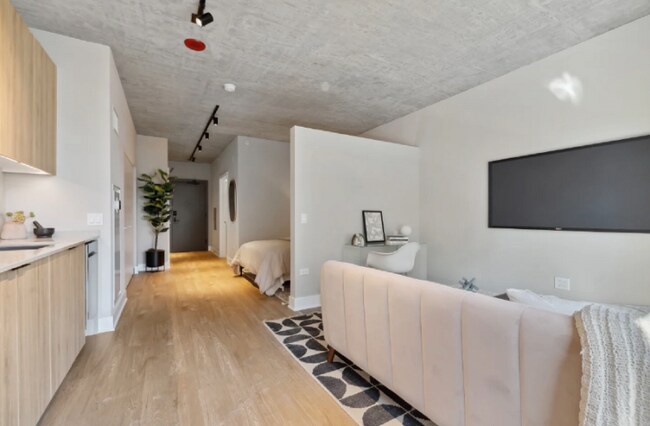 Photo - 1041 W Van Buren St