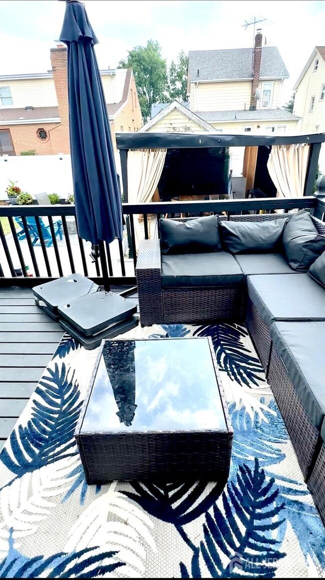 Photo - 985 Arnet Ave