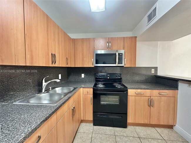 Photo - 15300 SW 106th Terrace Unidad 506