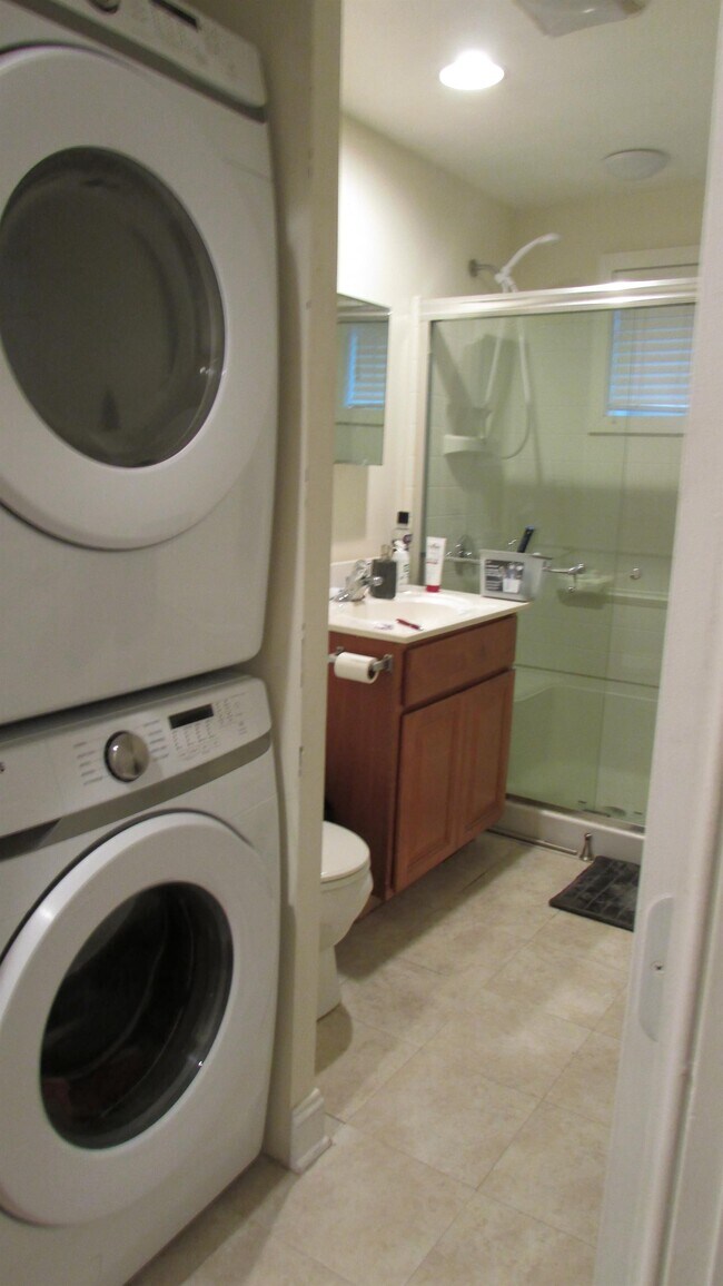 Photo - 66 E King St