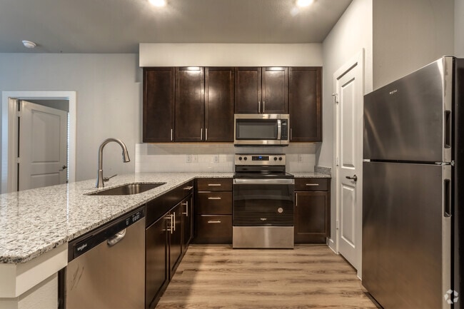 2 habitaciones, 2 baños, 855 pies cuadrados, cocina - Tomball Senior Village