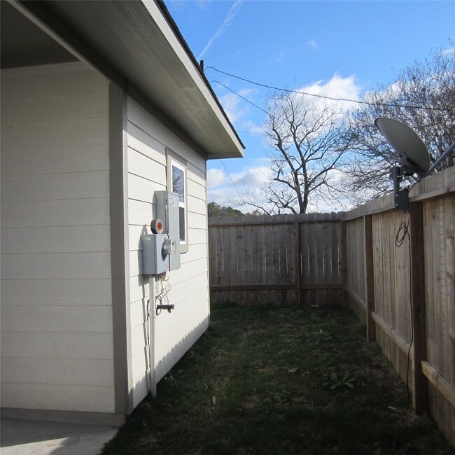 Photo - 23431 Hill Rd