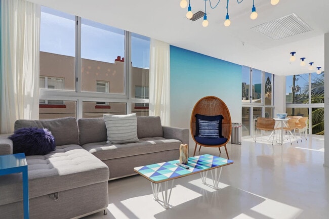 Building Photo - 250 Collins Ave Unit ID1272096P Rental