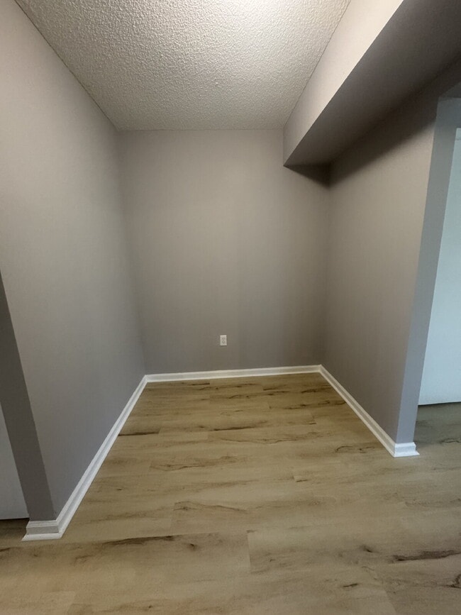 Photo - "Charming 1-Bedroom Townhouse Retreat in Hendersonville – Your Cozy Haven Awaits!" Unit 4