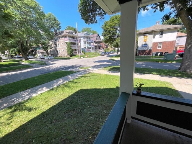 1617 Chadbourne Ave Unit 1