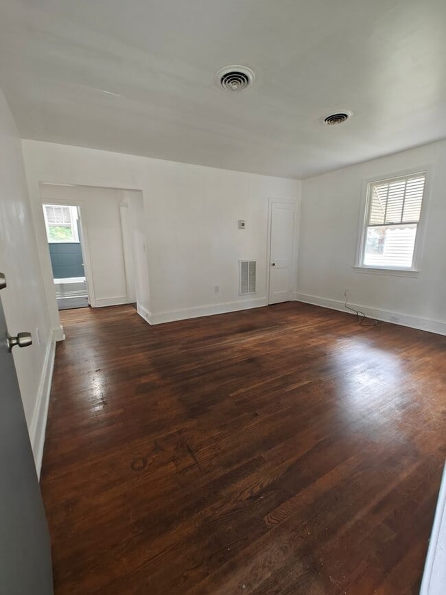 Photo - 2 bedroom home with fenced in rear yard