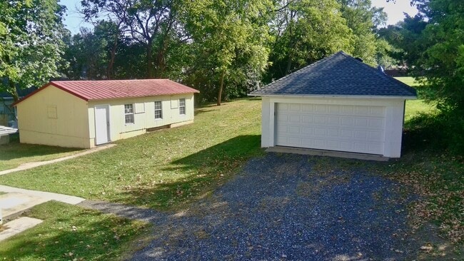 Photo - 621 S Main St