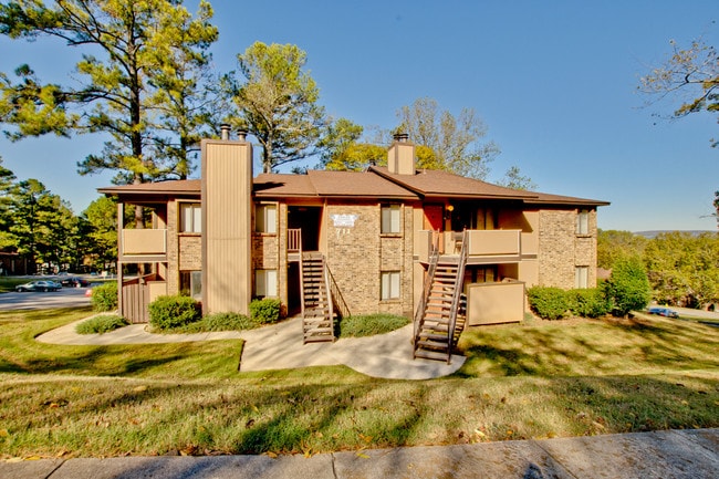 Edificio de la propiedad - Candlewood Apartments