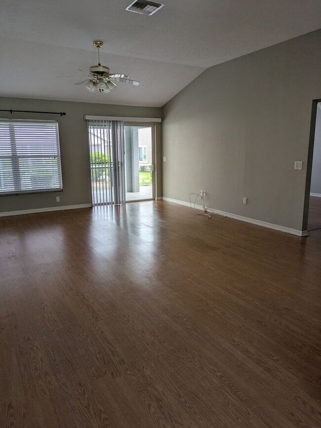 Photo - 866 Oak Forest Dr