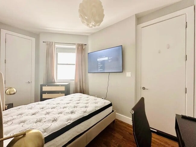 Photo - Furnished room/NOT APARTMENT Unit 8