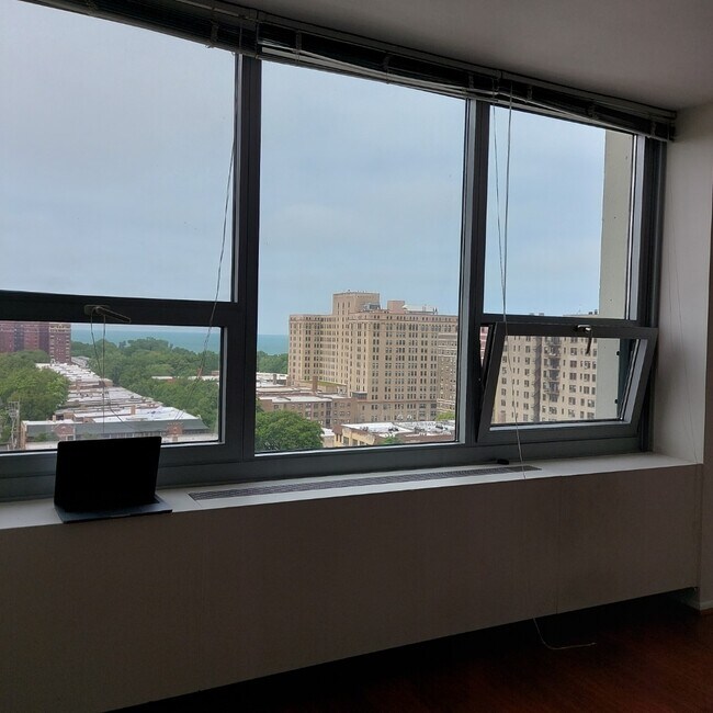 Photo - 1700 E 56th St