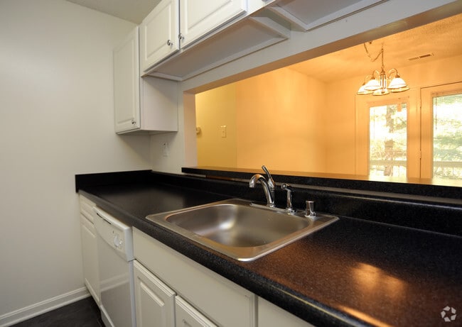 GS: kitchen, breakfast bar