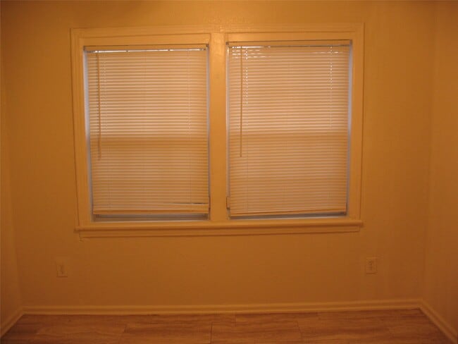 Photo - 2610 Scott St