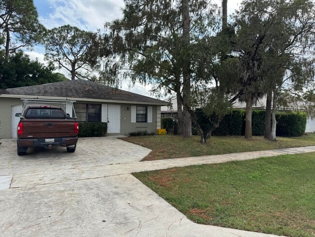 Photo - 1015 Staghorn St