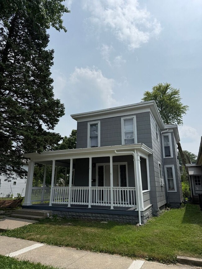 Building Photo - 227 W Williams St Unit 1