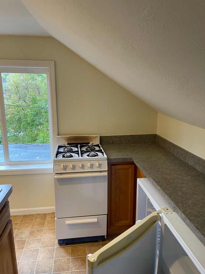 127 College Pl - Utilities Included - 127 College Pl - Utilities Included