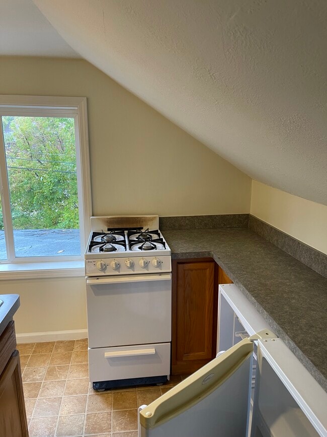 Photo - 127 College Pl - Utilities Included