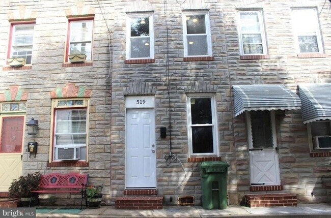 Building Photo - 519 S Port St Rental
