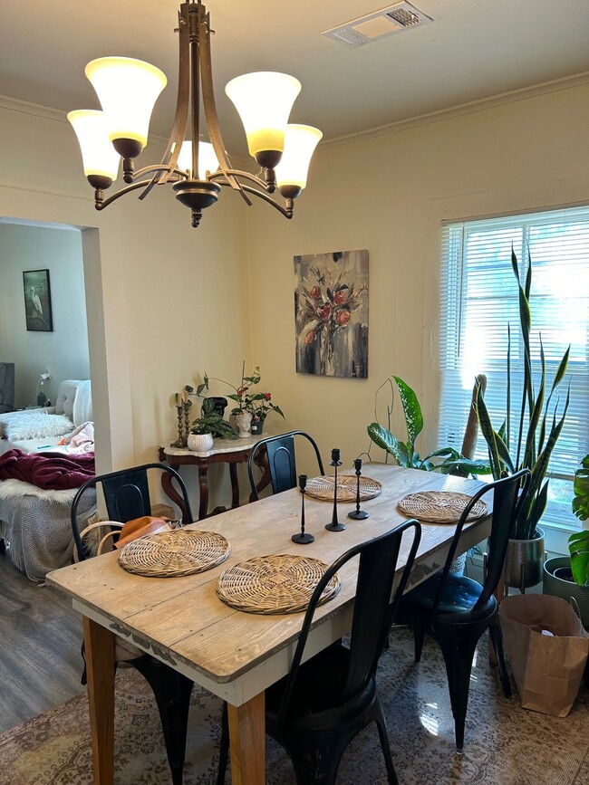 Photo - 5018 Main St