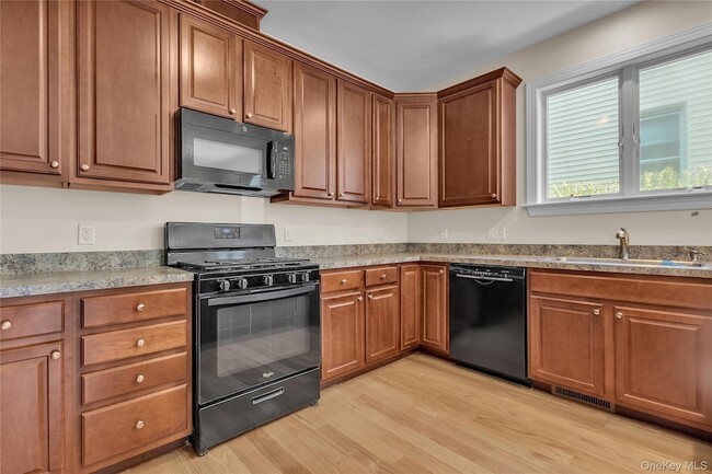 Photo - 31 Maple St Unit A