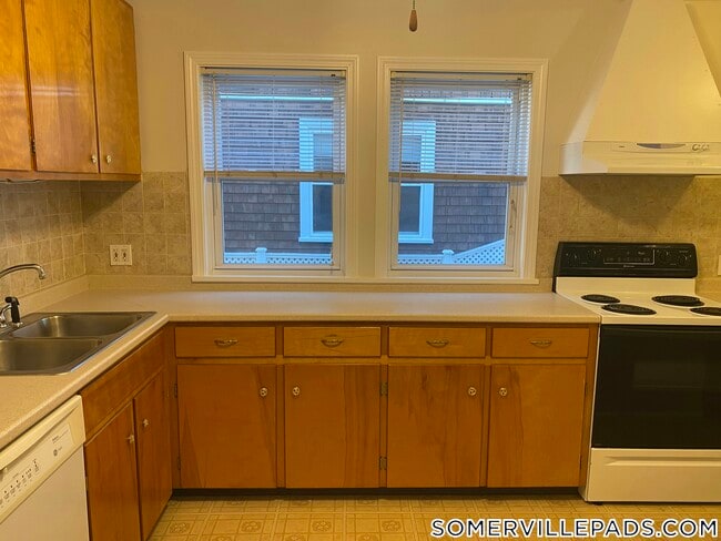 Photo - 144 W Adams St