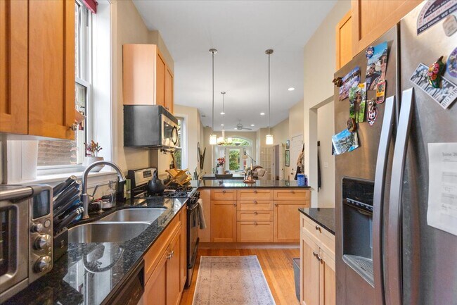 Photo - 2041 W Potomac Ave Unit 2