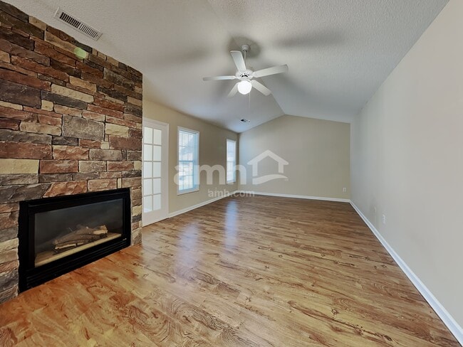 Photo - 160 Charlotte Ct