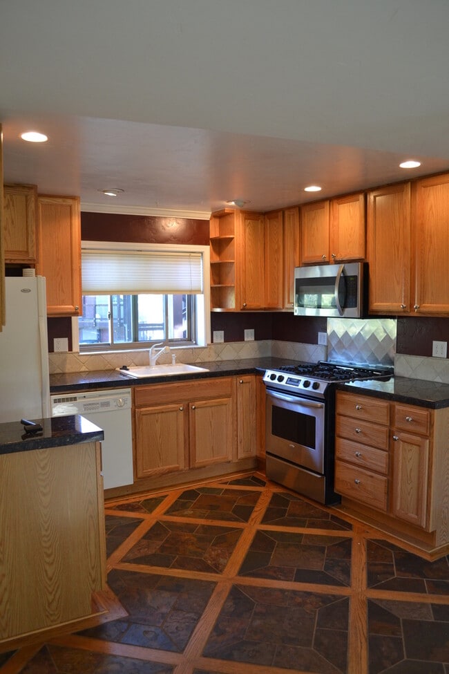 Building Photo - Mountain Views, Heated Garage = Perfect Mountain Retreat Unit 501