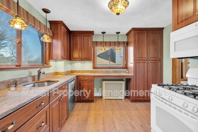 13 Bridgham Ave