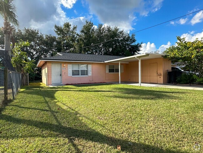 Building Photo - Fully Fenced Privacy in Orlando – Stylish ... Rental