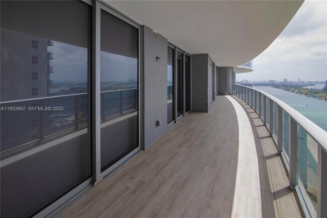 Photo - 488 NE 18th St Unidad 2610