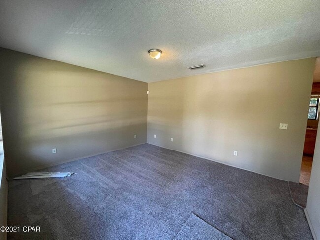 Photo - Spacious 3/1 Brick Home in a Low-Traffic c...