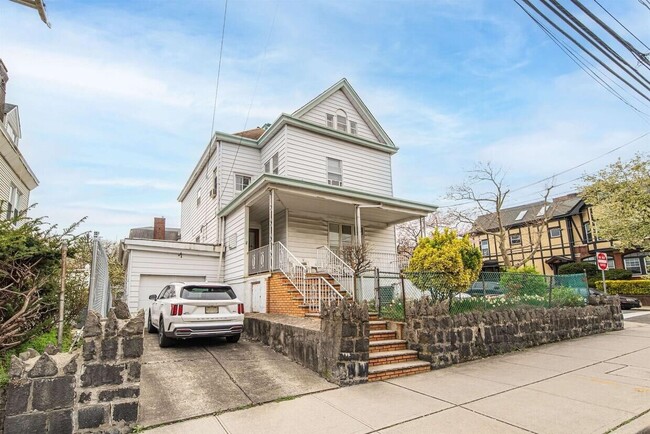 Building Photo - 75 Highwood Terrace Unit 2