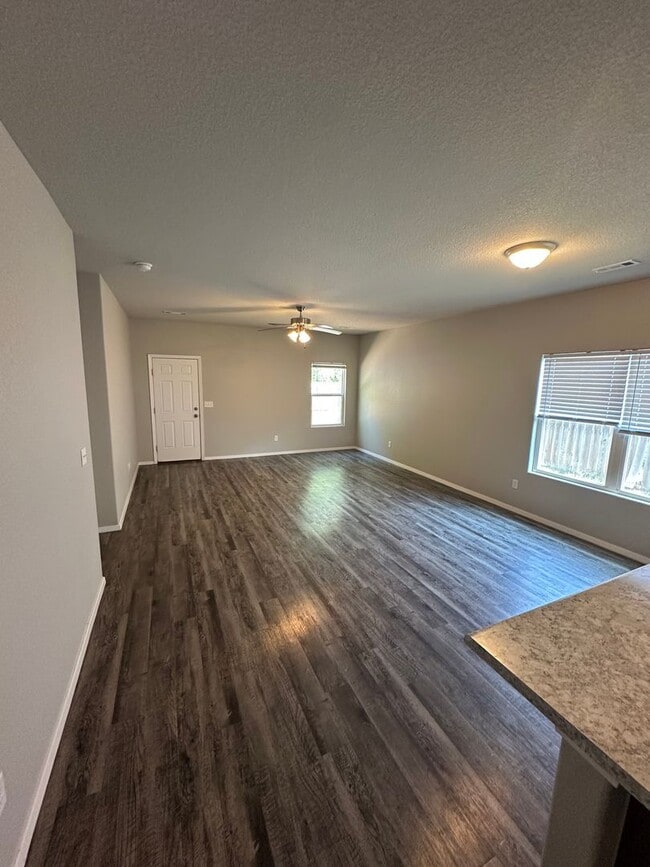 4702 W Hoover Loop