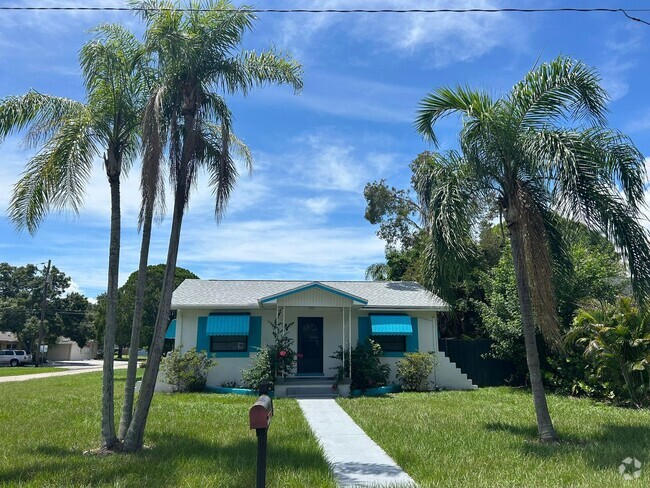 Building Photo - 2 Bedroom 1 Bath Gulfport Large 2 Car Garage Rental