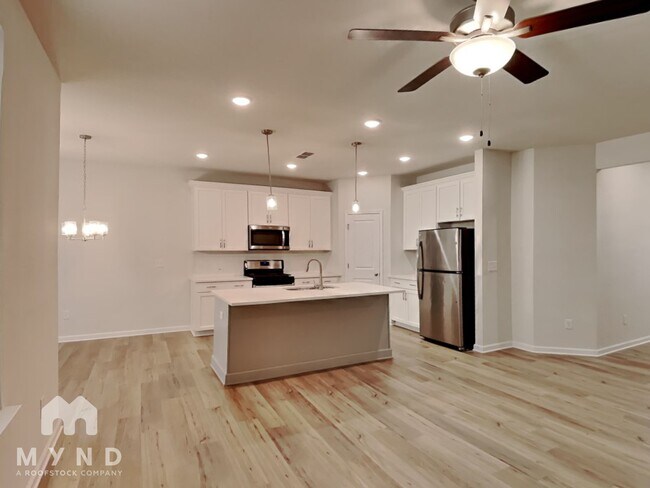 Photo - 757 Riverwood Pass