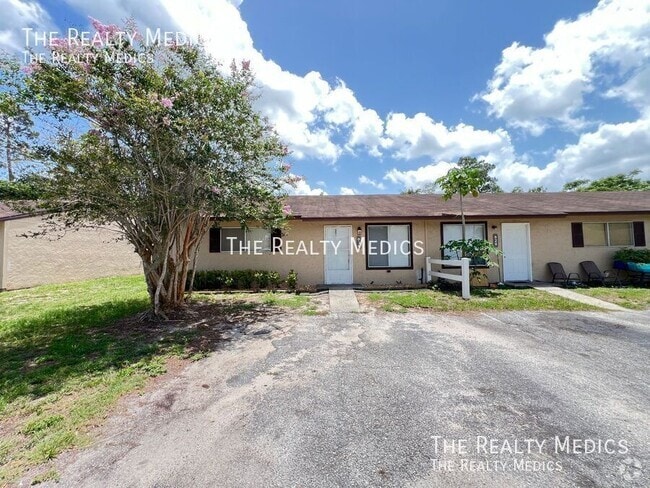 Building Photo - 836 W Rosewood Ln Rental