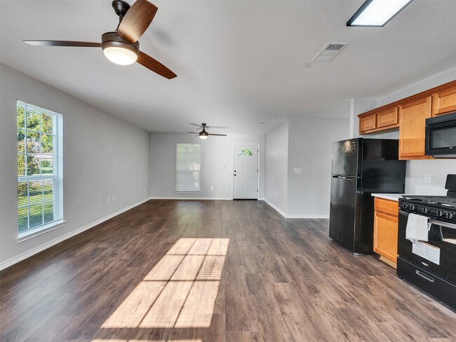 Building Photo - 326 S Bell Dr