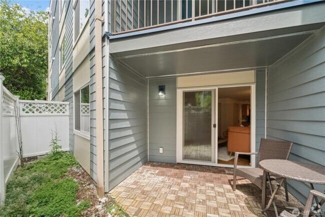Building Photo - 1 bedroom in Seattle WA 98199 Unit 107 Rental