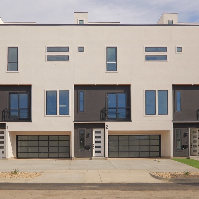 Building Photo - 4200 Munger Ave