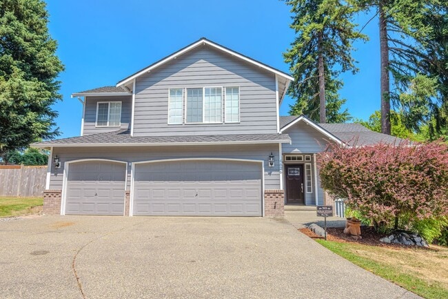 Building Photo - 4 Bedroom, 2.5 Bath Single Family Home