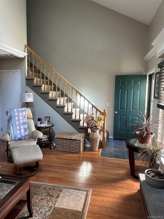 Photo - 121 Village Green Ct