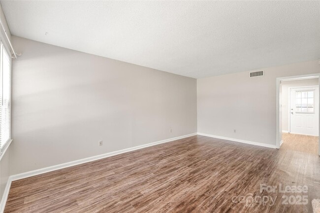 Photo - 4736 Old Lantern Way