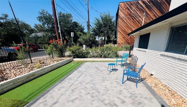 Building Photo - 1715 Bluebonnet Ln Unit A