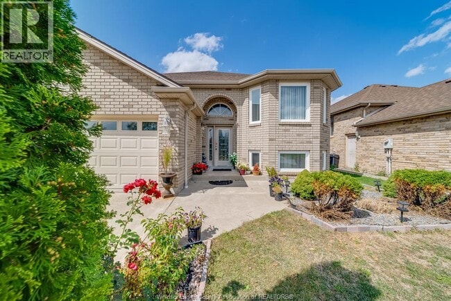 Photo - 1078 Imperial Crescent